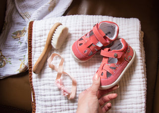 Le guide pour chausser votre bébé pour l'été