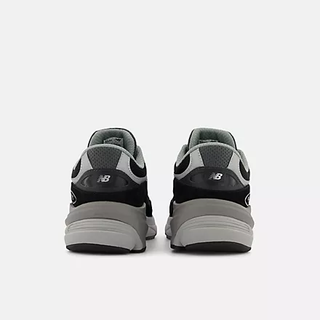 990