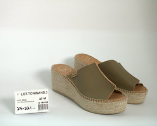 LOT.TONISAND.25 - 221